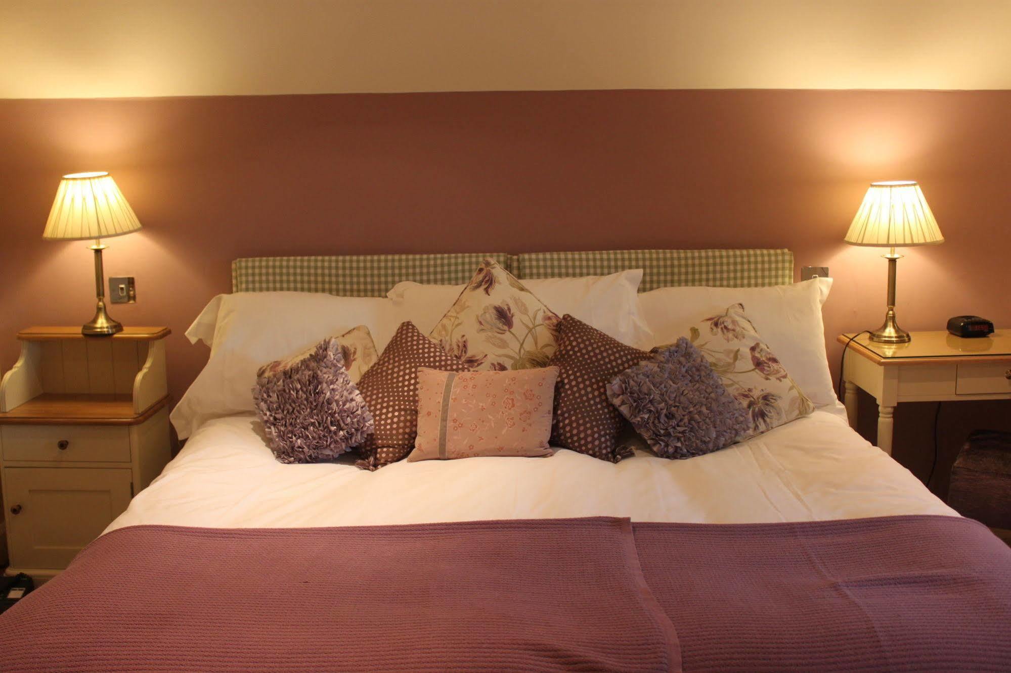 Mallyan Spout Hotel โกธแลนด์ ภายนอก รูปภาพ
